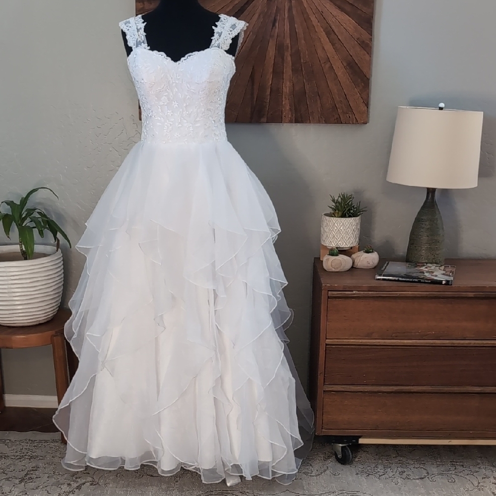 DAVID'S BRIDAL Organza Wedding Ball Gown - Picture 2 of 14
